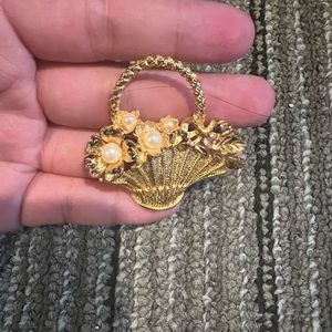 Vintage Flower basket brooch